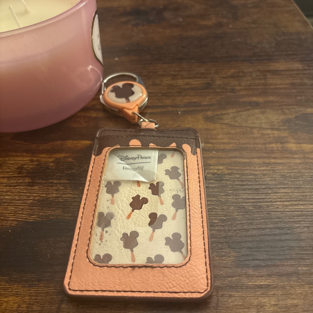 Loungefly badge holder Minnie Mouse